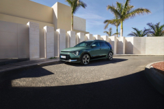 Kia_Niro_Image_Motif10_HEVFront_LHD_JPG_Notalent_1