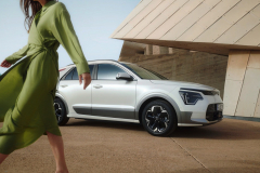 Kia_Niro_Image_Motif23_EVLifestyle_LHD_RGB_Talent_1